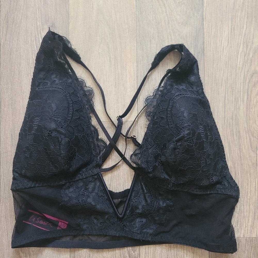 🦄 La Senza Black Lace Criss Cross Front Bralette